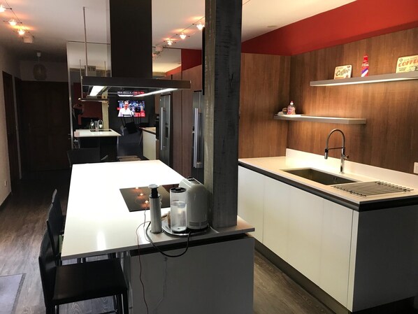Fridge, microwave, oven, stovetop - DETACHED VILLA FOR 6 PEOPLE TOURVES ALL COMFORTS (Tourves)