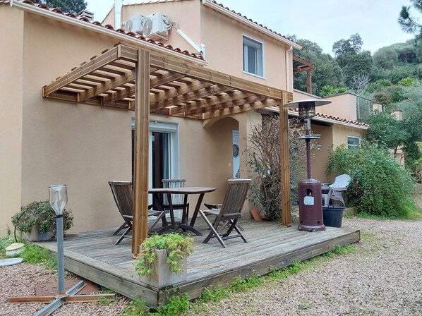 Outdoor dining - VILLA IN BASTELICACCIA VIEW ON GULF AJACCIO AND BLOODY ISLANDS IN CORSICA (Bastelicaccia)