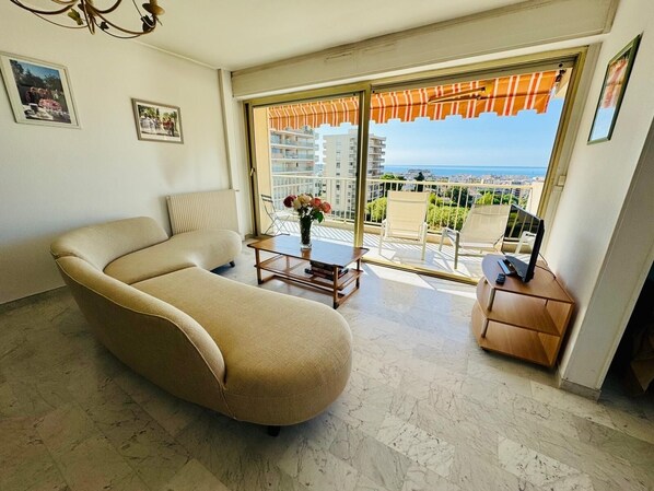 Smart TV, table football, ping pong