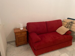 Smart TV, tavolo da calcetto, tavolo da ping pong