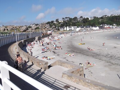 Calma y tranquilidad en este apartamento situado a 900 metros de las playas.         
