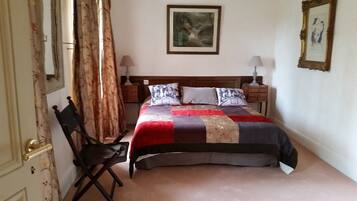 8 camere, una scrivania, ferro/asse da stiro, culla da viaggio