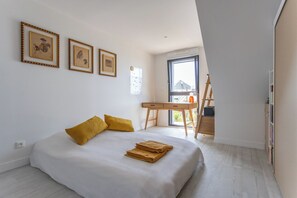 5 Schlafzimmer, Schreibtisch, Bügeleisen/Bügelbrett, kostenloses WLAN