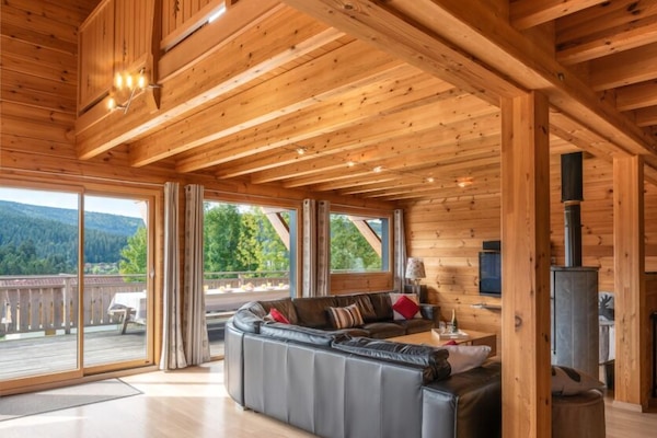 Vue du coin salon depuis la cuisine - Espace ouvert pour rester ensemble
