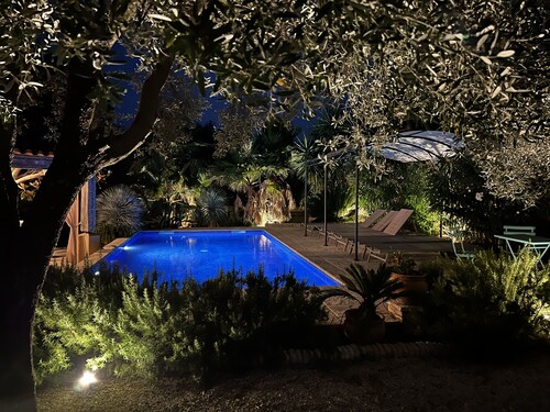 Provencal farmhouse in peace and in the heart of the vineyard