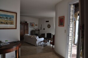 TV, fireplace, DVD player, stereo