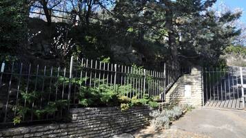 Enceinte de lâhĂ©bergement