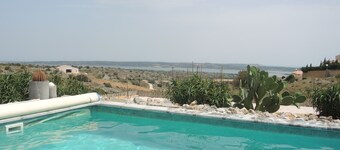Luxury villa, exceptional sea view, heated pool, May to October 4 bathrooms