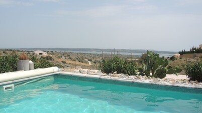 Luxury villa, exceptional sea view, heated pool, May to October 4 bathrooms