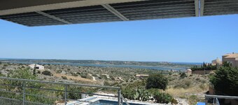 Luxury villa, exceptional sea view, heated pool, May to October 4 bathrooms