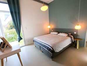 2 camere, una cassaforte in camera, una scrivania, ferro/asse da stiro