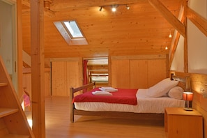 5 bedrooms, iron/ironing board, travel cot, WiFi