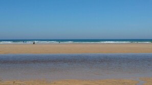 Una playa cerca