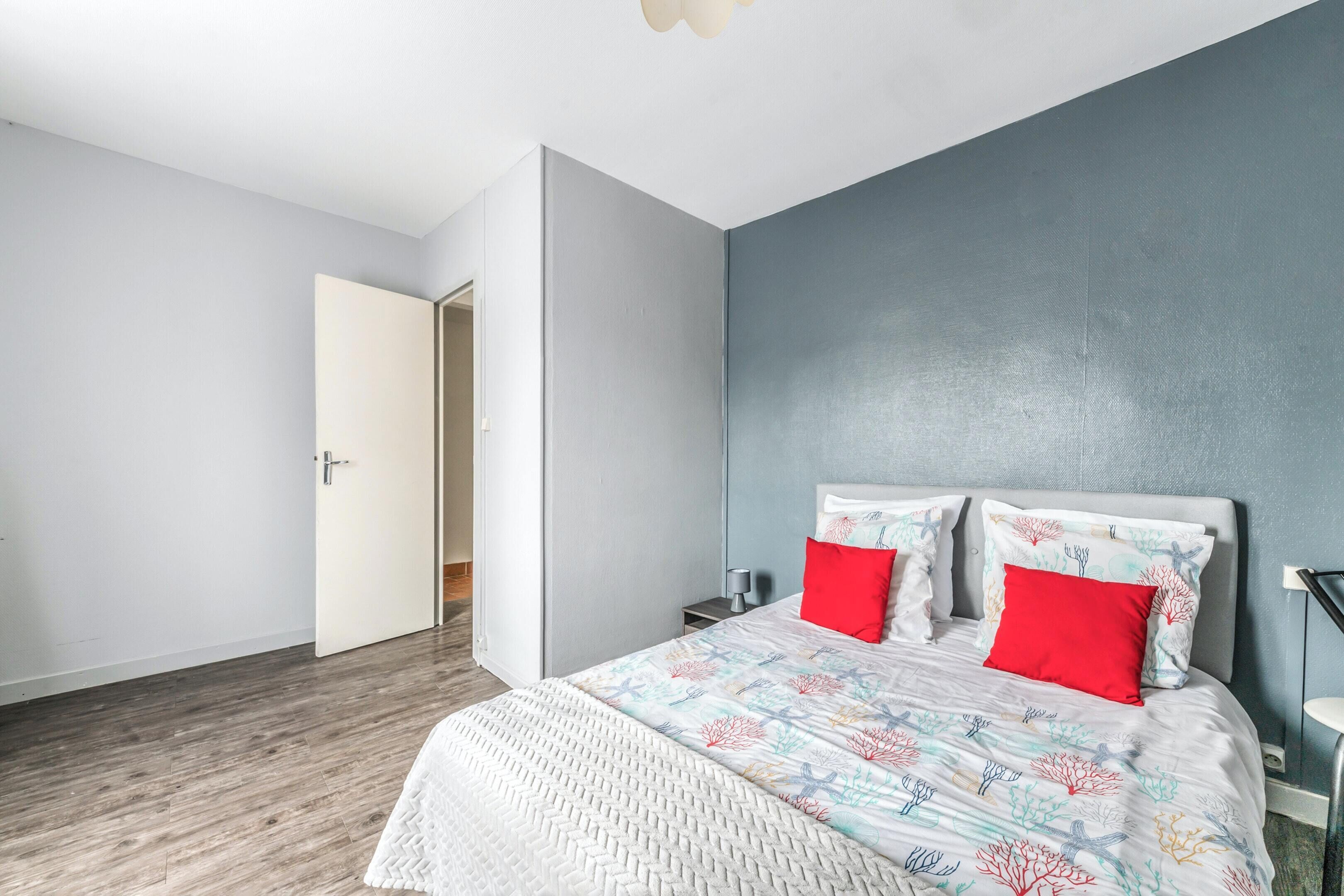 3 bedrooms, iron/ironing board, travel cot, free WiFi
