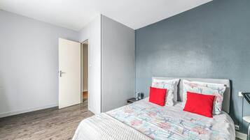 3 bedrooms, iron/ironing board, travel cot, free WiFi
