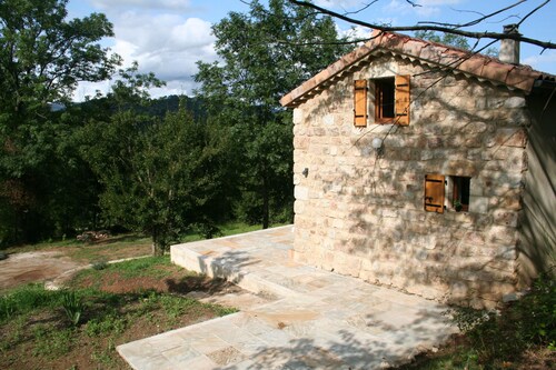 Petite Maison en ArdĂšche avec vue Magnifique