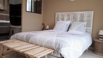 4 bedrooms, iron/ironing board, travel crib, free WiFi