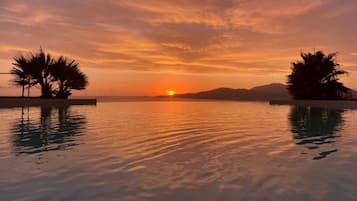 Outdoor pool, an infinity pool