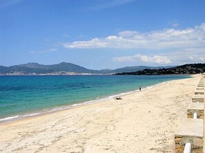 Beach nearby, sun-loungers, beach towels