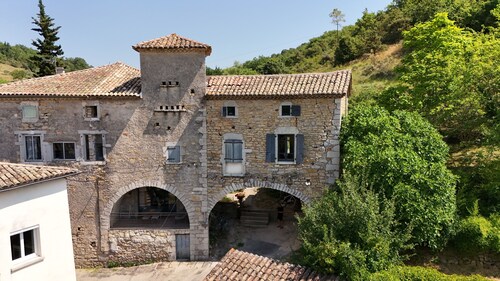 South Ardèche Balazuc site classé:gîte de charme et caractère La Calade et piscine
