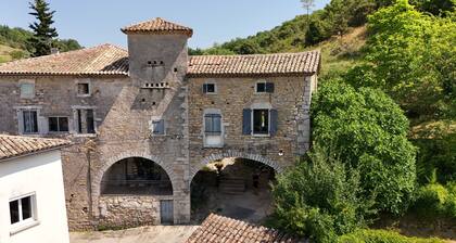South Ardèche Balazuc site classé:gîte de charme et caractère La Calade et piscine