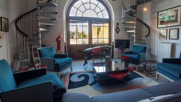 TV, DVD player, table tennis, books