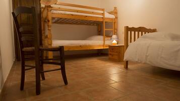 2 slaapkamers, een strijkplank/strijkijzer, wifi, beddengoed