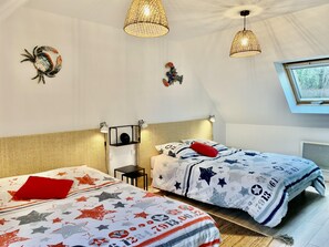 2 bedrooms, desk, iron/ironing board, free WiFi - Beautiful detached house with large enclosed garden in a quiet hamlet (Le Palais)