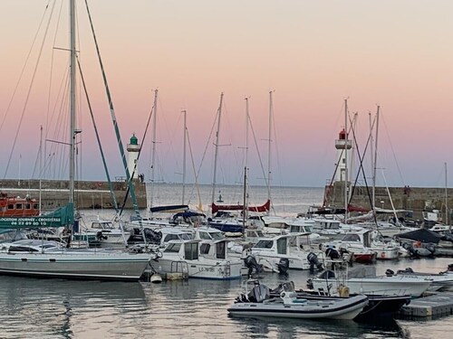 belle maison belliloise dans quartier calme avec grand jardin clôturé