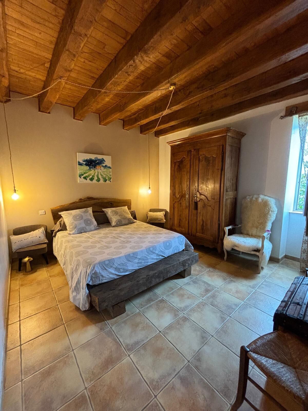 5 slaapkamers, een strijkplank/strijkijzer, gratis wifi, beddengoed