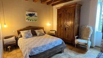 5 slaapkamers, een strijkplank/strijkijzer, gratis wifi, beddengoed