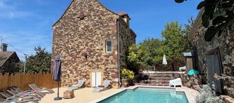 Authentic Périgourdine stone house (comfort and pool)