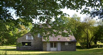 Cottage with pond in Mayenne at the gates of Brittany and Normandy