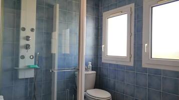 淋浴设施、吹风机