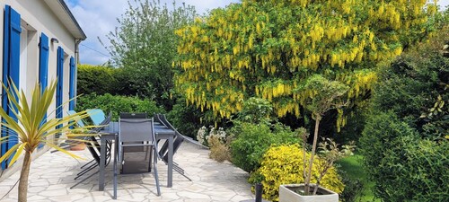 spacious house with large garden and terrace in the Bay of Douarnenez