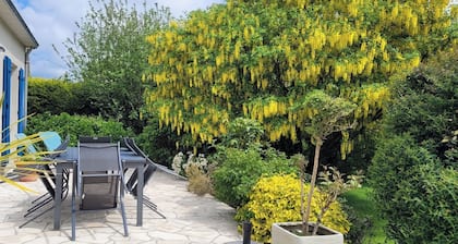 spacious house with large garden and terrace in the Bay of Douarnenez