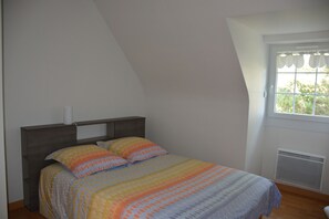 3 bedrooms, desk, travel crib, free WiFi