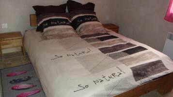 1 chambre, fer et planche Ă repasser, draps fournis