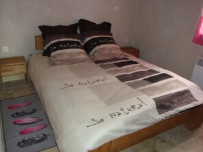 1 bedroom, iron/ironing board, bed sheets