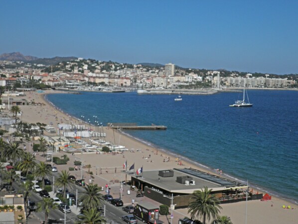 Plage, chaises longues