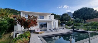 Vista Para o Mar, Calmo / sem Vis-à-vis, a 5min da Praia, Piscina com Portões