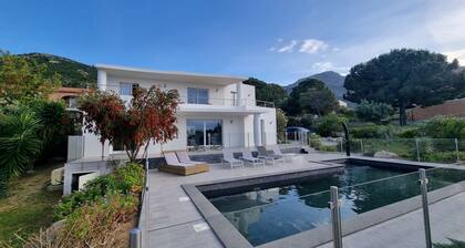 Vista Para o Mar, Calmo / sem Vis-à-vis, a 5min da Praia, Piscina com Portões
