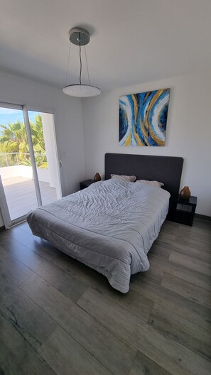 4 dormitorios, tabla de planchar con plancha, wifi gratis y ropa de cama