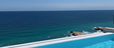 无边泳池,恒温泳池