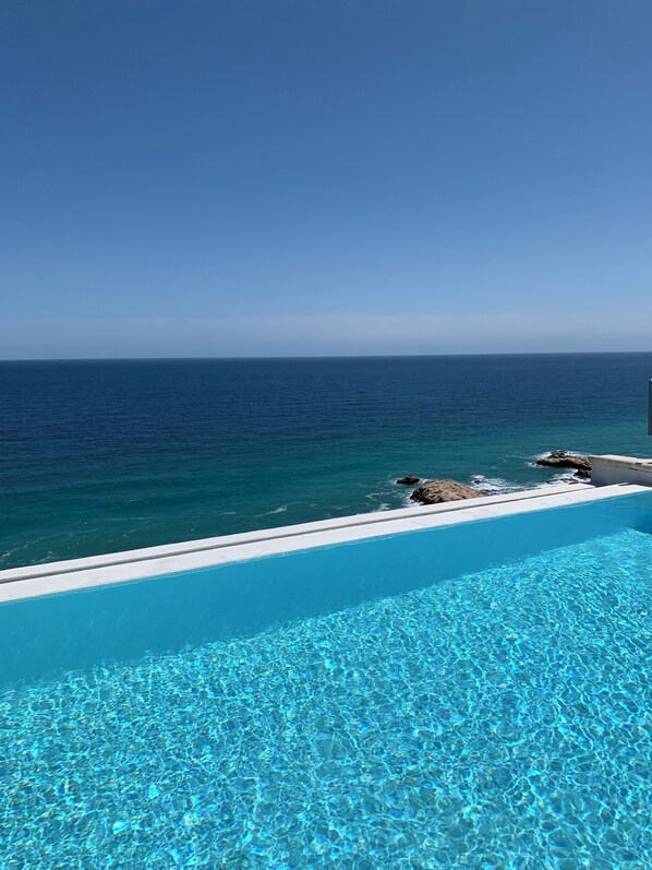 Infinity-Pool, beheizter Pool