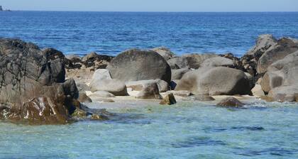 50m de la plage(2mn Ă pied), ancienne maison de pĂȘcheurs entiĂšrement rĂ©novĂ©e.