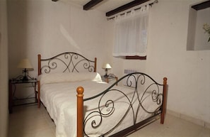 3 bedrooms, iron/ironing board, free WiFi