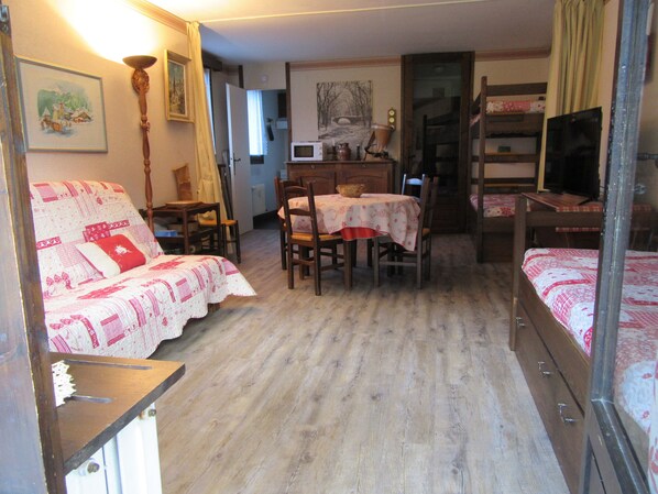 1 bedroom, iron/ironing board