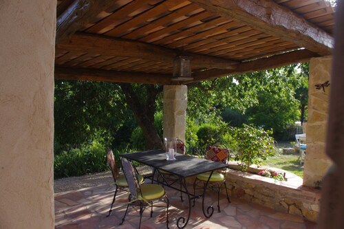 BAUERNHAUS MIT CHARME ruhig, Ausblick ESTEREL, 4/5 PERSONEN
