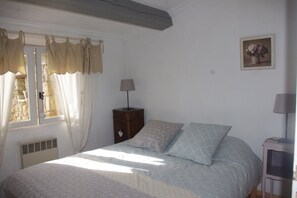 2 chambres, fer et planche à repasser, Wi-Fi gratuit, draps fournis